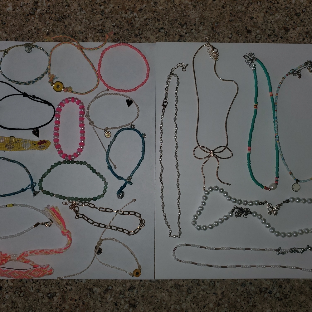 Womens / Girls - Jewelry Assortment - Bracelets & Necklaces (Selling as a Group)